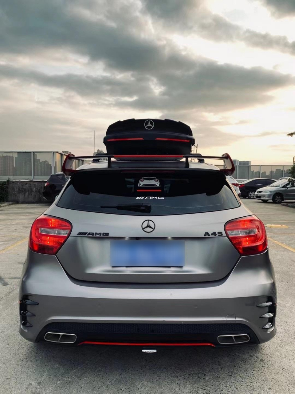 88万,拥有一台改装奔驰"amg" 小钢炮2014年5月,奔驰a180暴改a45 amg