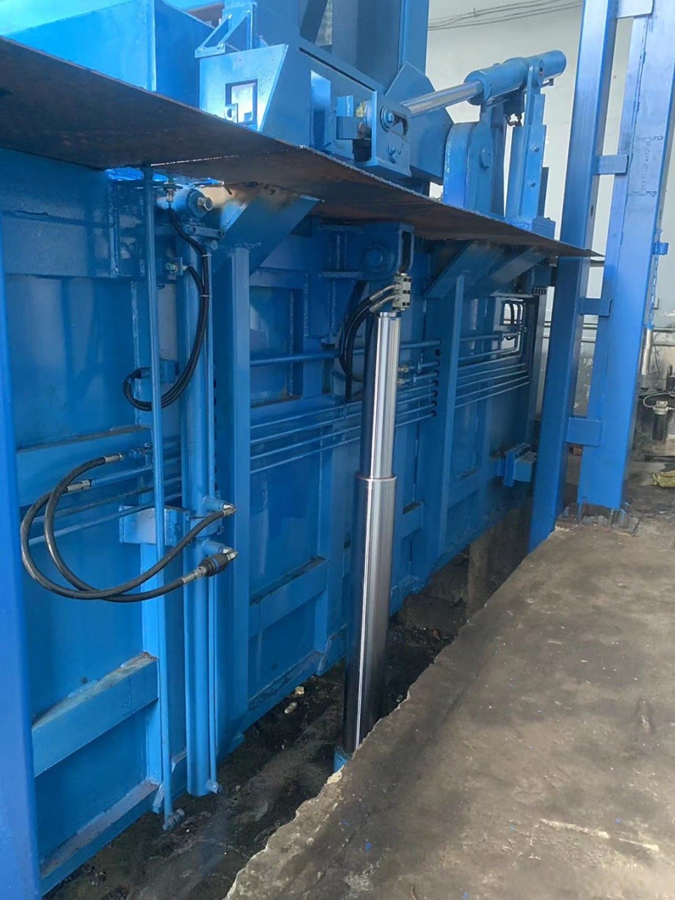 后翻垂直式垃圾压缩机#  好用 是环卫工人给我们的赞赏.