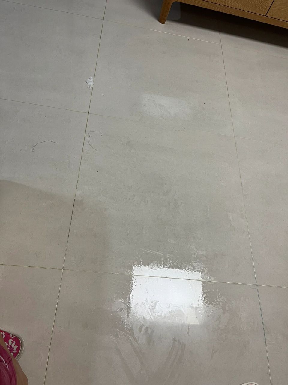 地板突然渗水什么原因?