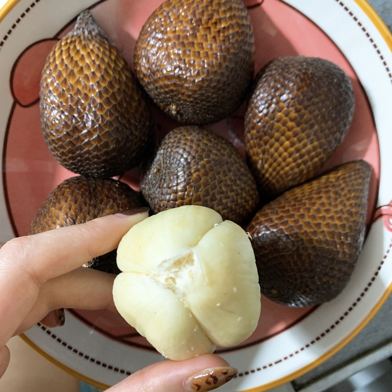 印尼蛇皮果口感真的比云南那种红红的好吃很多 印尼蛇皮果口感真的比