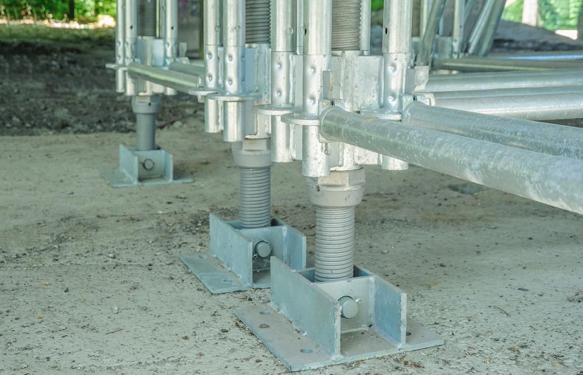 活动支架,抗震支架简介 管道支吊架 管道支吊架是用于架空管道固定的