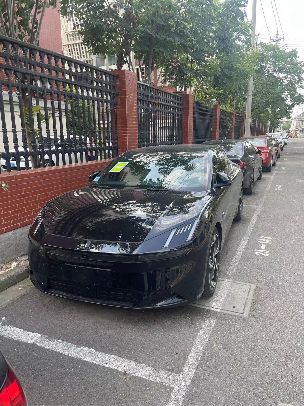 好帅一黑车呀如果再把轮毂熏黑就更加绝绝子了