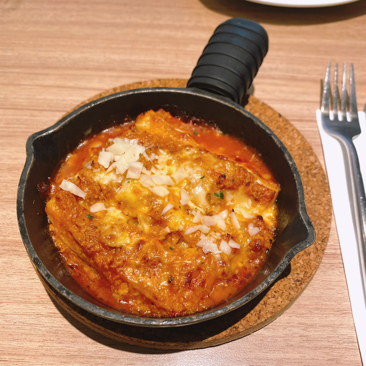 热量测评55—必胜客意式肉酱千层面热量 这样一份非常小 门店根据