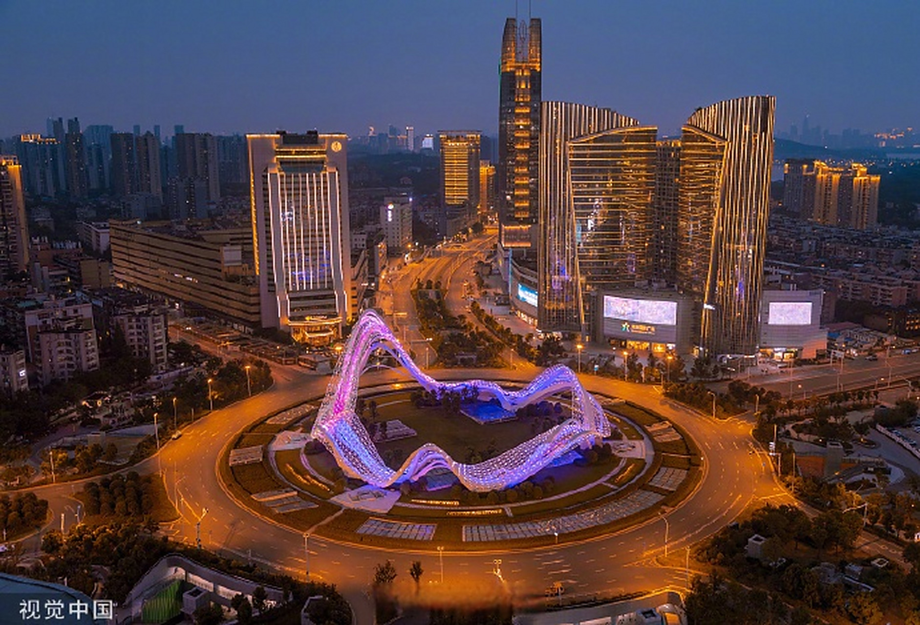 武汉光谷/鲁巷与上海迪士尼,重庆解放碑,长沙五一广场,成都春熙路