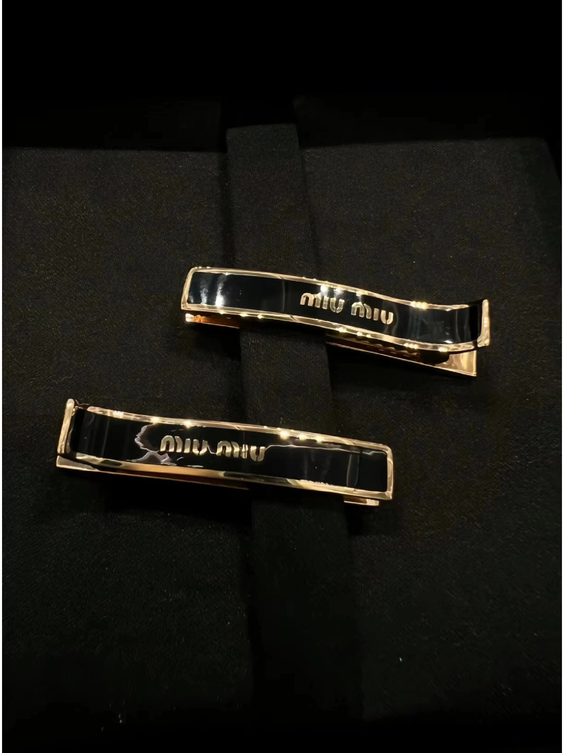 每天认识一个品牌 缪缪(miumiu)是与普拉达同属prada集团的独立品牌.