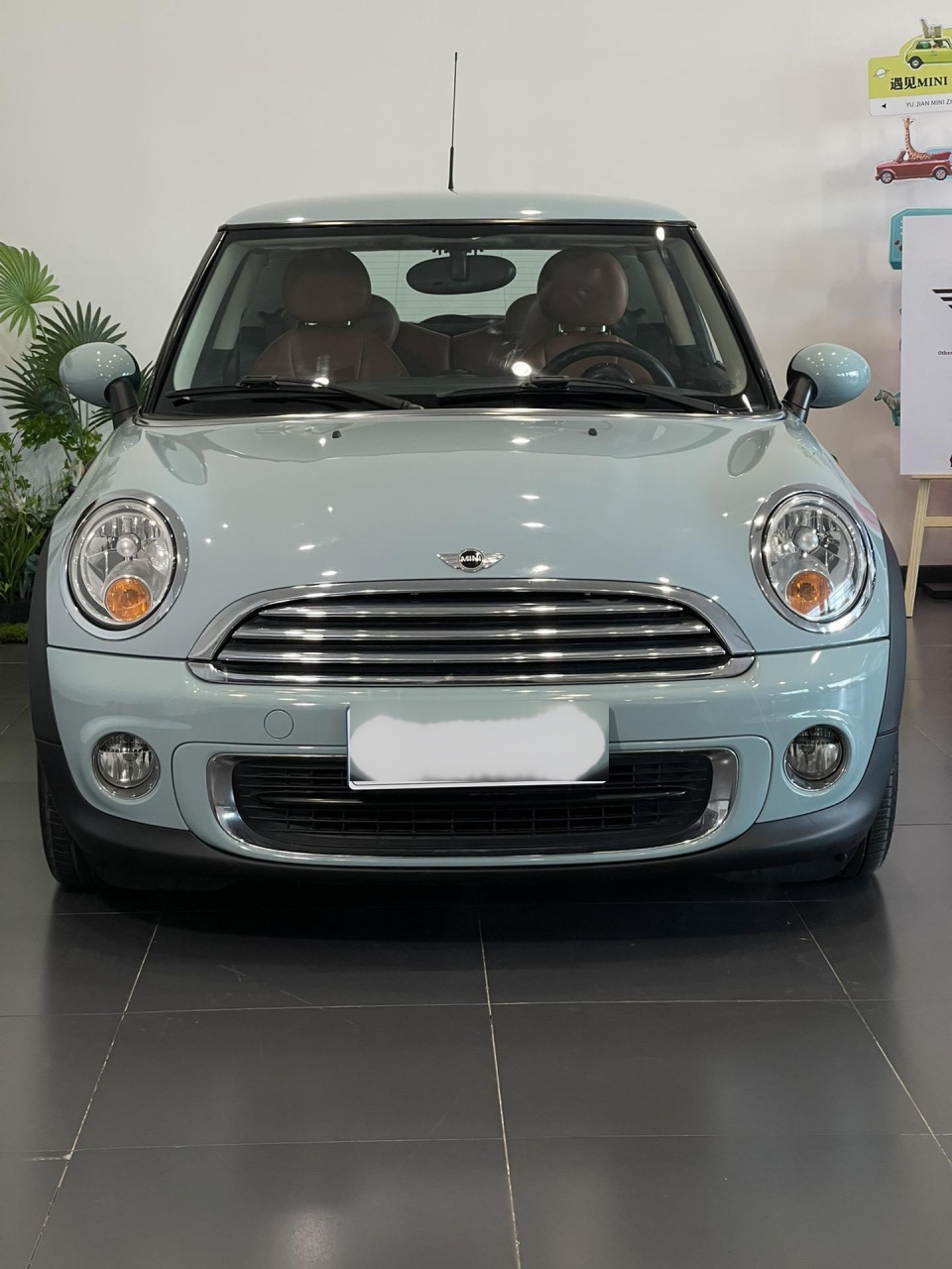 精致的冰川蓝配色 升级棕色皮质座椅 宝马mini