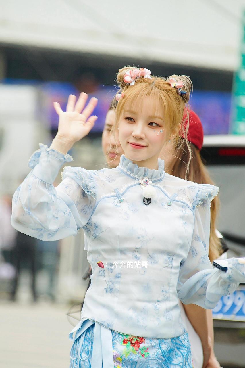 宋雨琦中式双丸子头