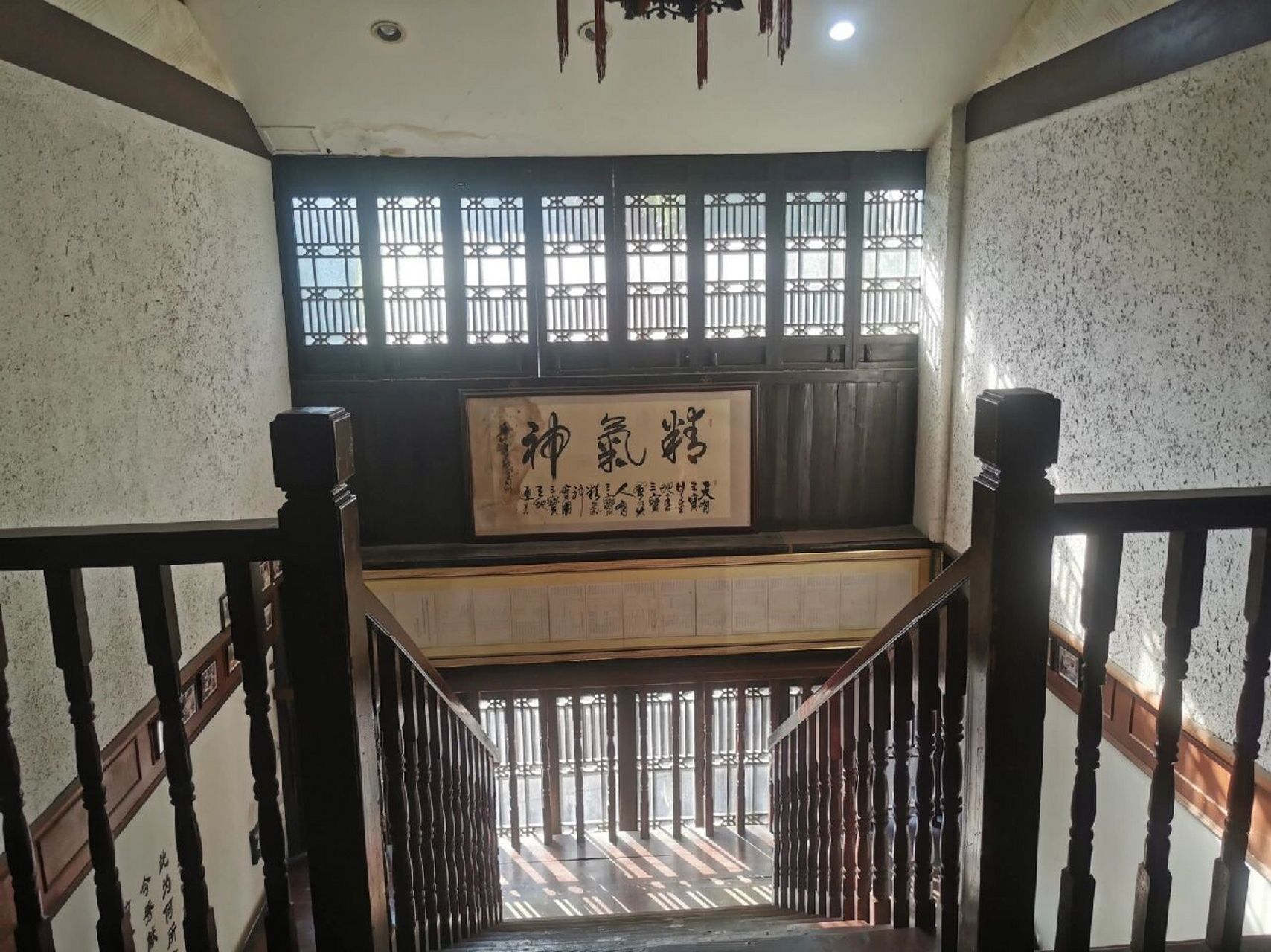 嘉兴月河中医馆 就在建国北路,直接搜月河中医馆.
