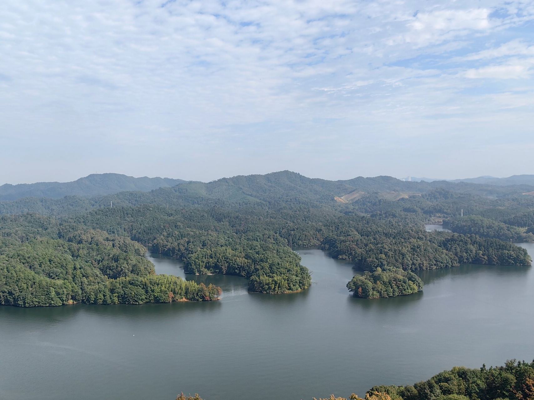 江西·新余—仙女湖风景名胜区 从新余站坐公交直接到仙女湖下车,步行
