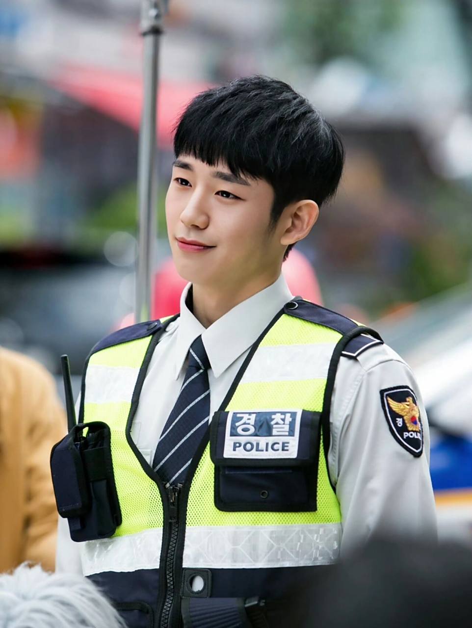 丁海寅警服篇(超帅) 是《当你沉睡时》中超帅的 警察小哥哥韩宇卓