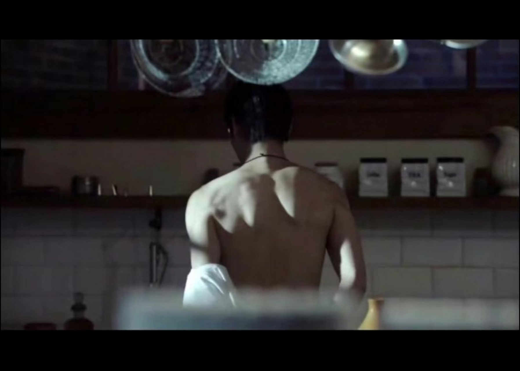 魏大勋有腹肌 看照片已经在斯哈了[舔屏][舔屏][舔屏]魏大勋就照这个