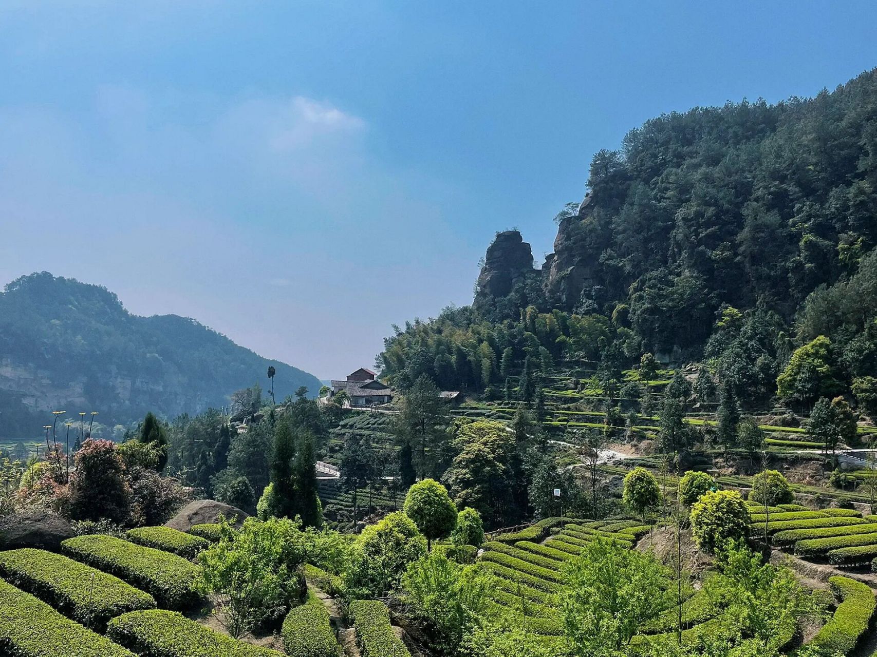 自贡桃花源|荣县石笋沟 简介: 石笋沟背靠高石梯森林公园.