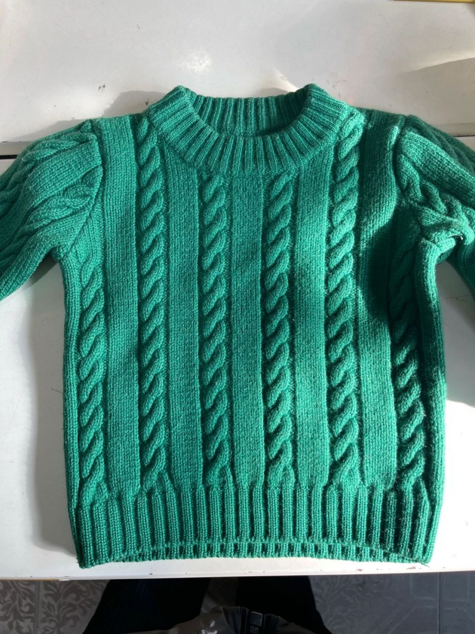 儿童手工编织毛衣 花样6针麻花,6针下针,2针上针.起针数要看毛线粗.