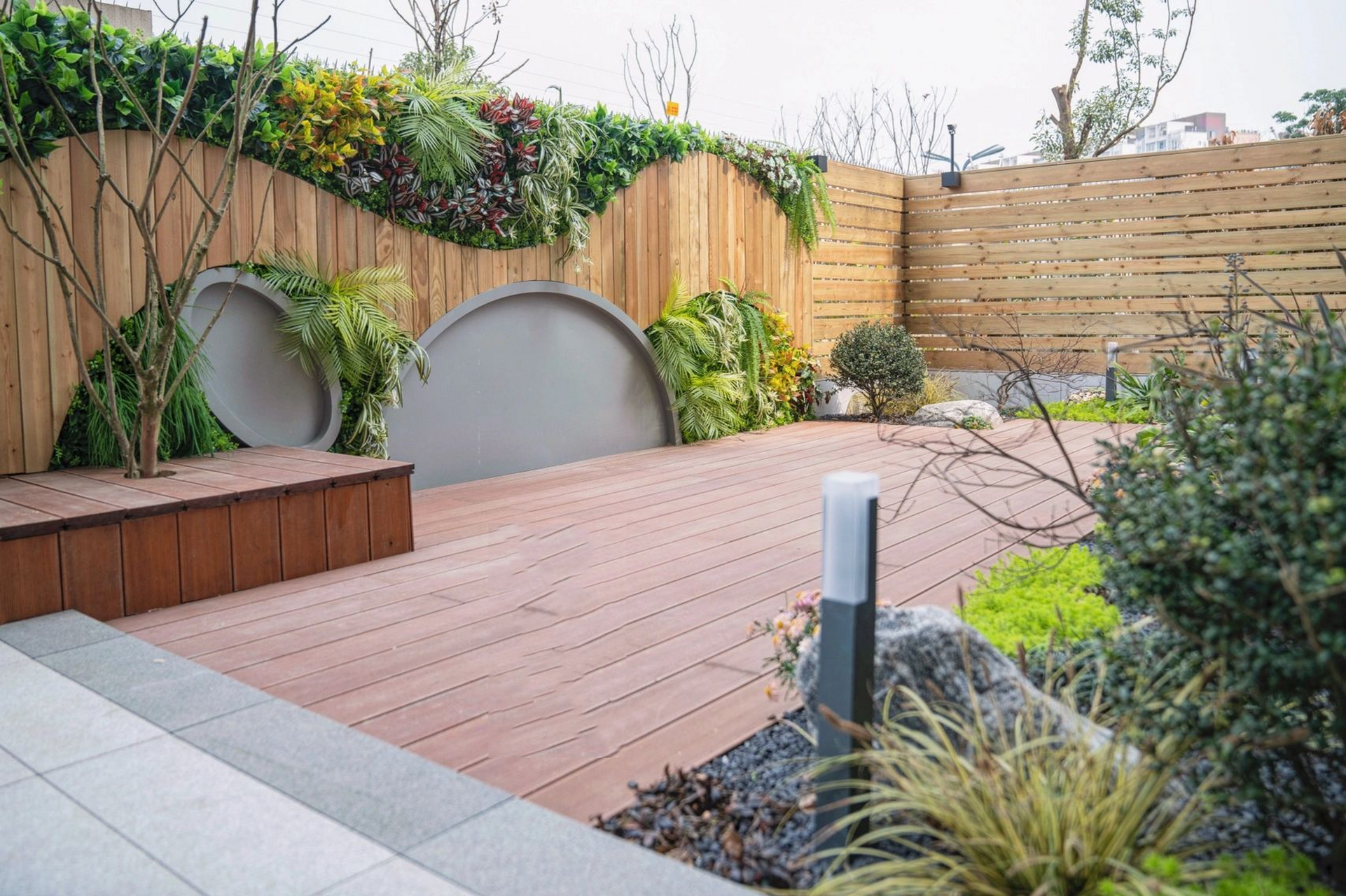 95项目介绍: 这又是一个标准"l"型的小花园