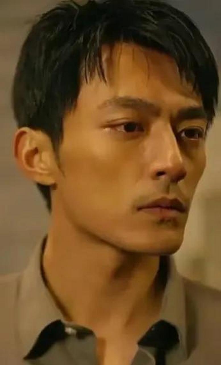 有网友吐槽这个短视频演员,眼睛像肖战,嘴巴像霍建华, 整体像李光洁.