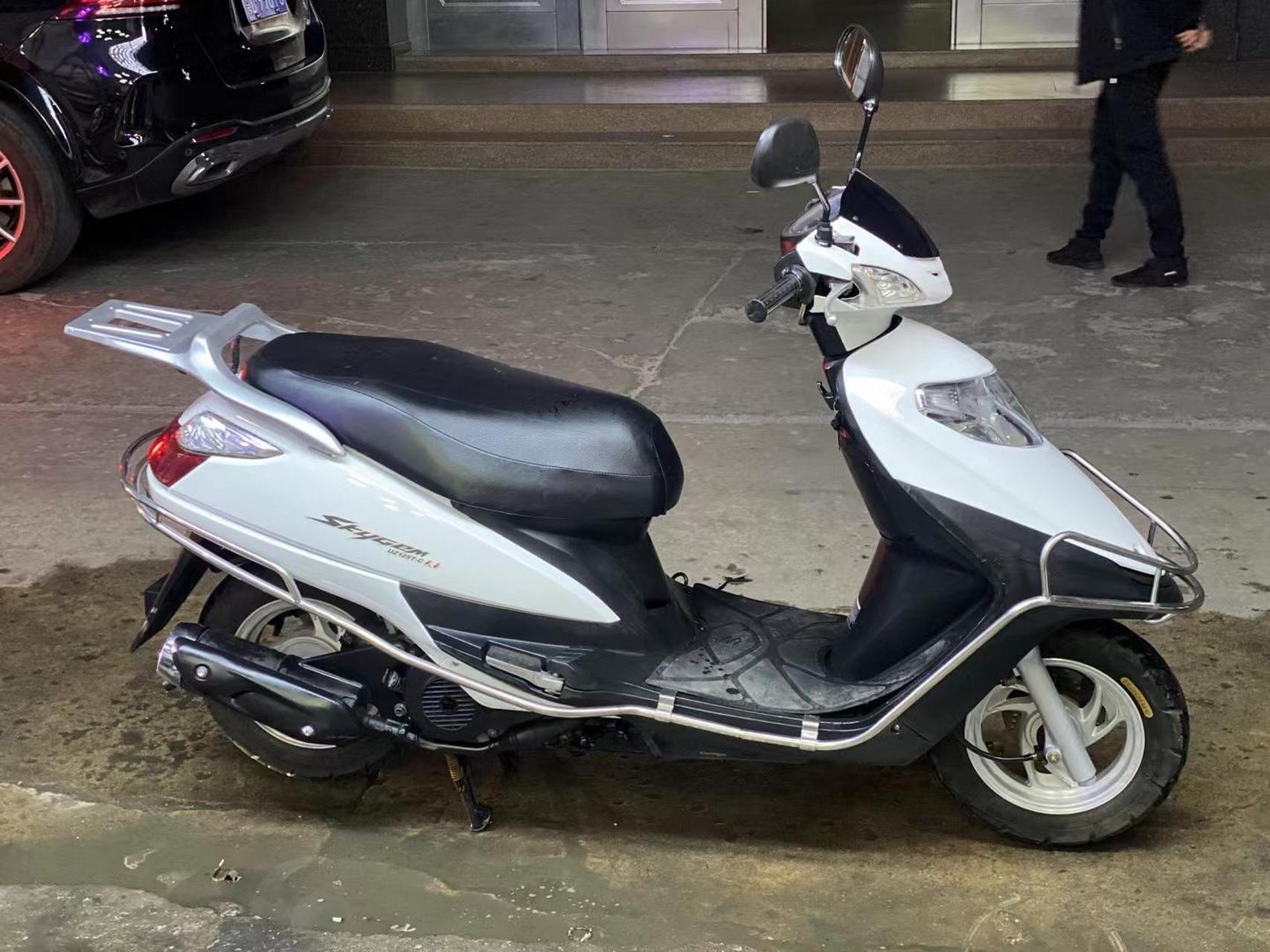 豪爵铃木天玉125,整车新新,保养刚做,声静力爆,谷饶看车