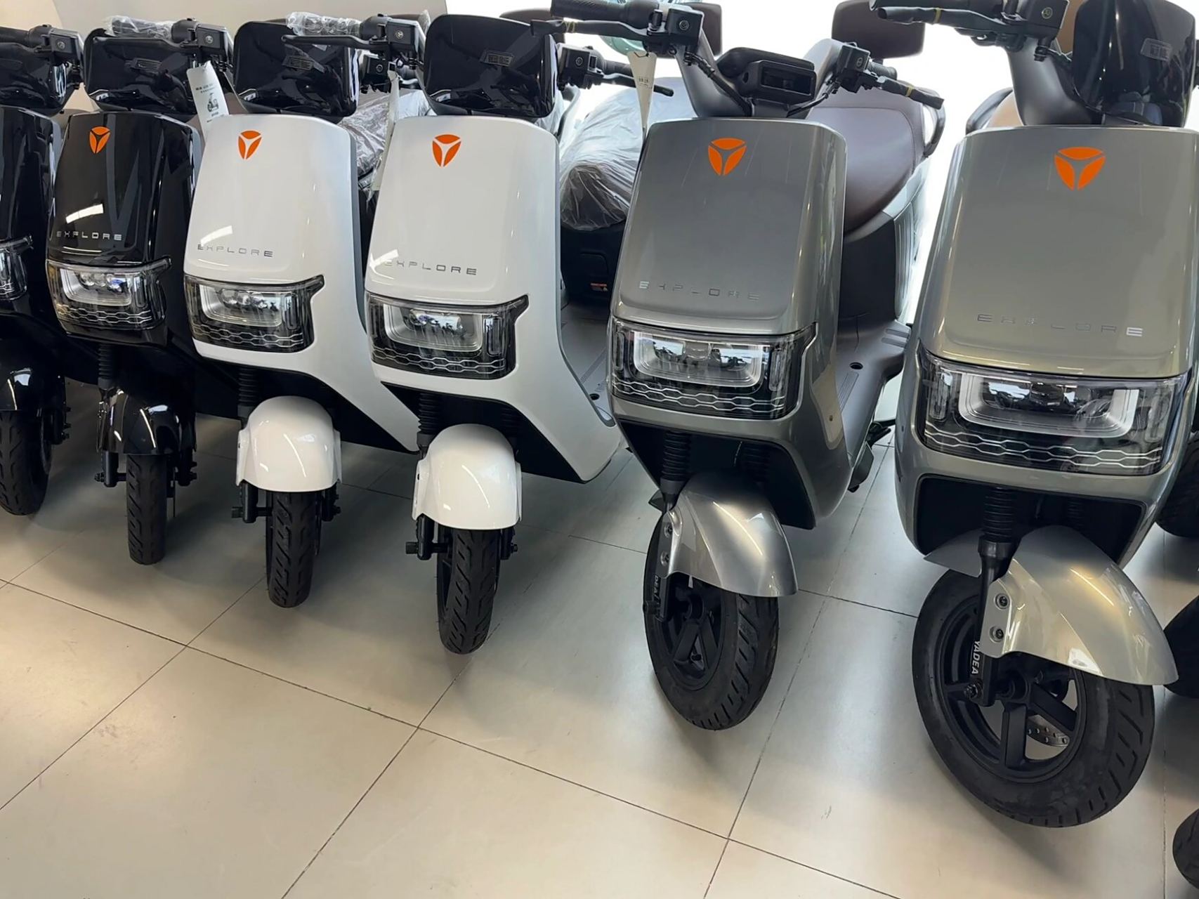 雅迪冠能e10lite 运动版 性能加持,全方位舒适驾驶体验 app蓝牙链接