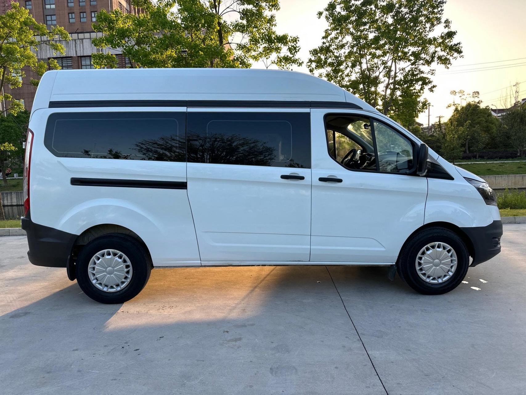 最新到店20年福特新全顺加长版,中轴中顶版本,车况精品,保险费用到下