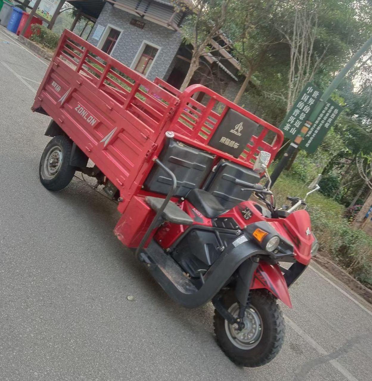 出售 22年9月份上牌,宗隆三轮摩托车,证件齐全,正常过户,现在价格8600