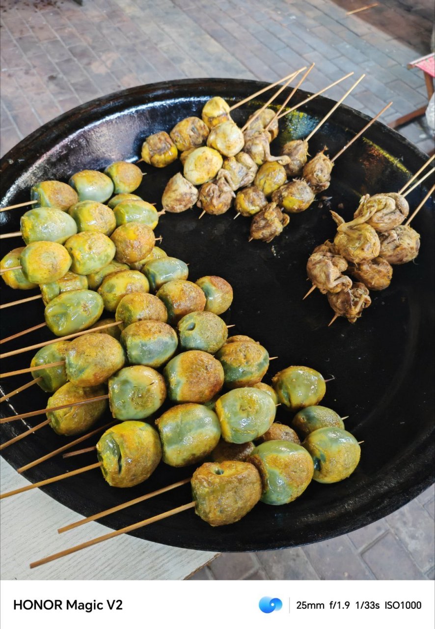 烤毛蛋,必须得吃这种穿起来的.[三哈]