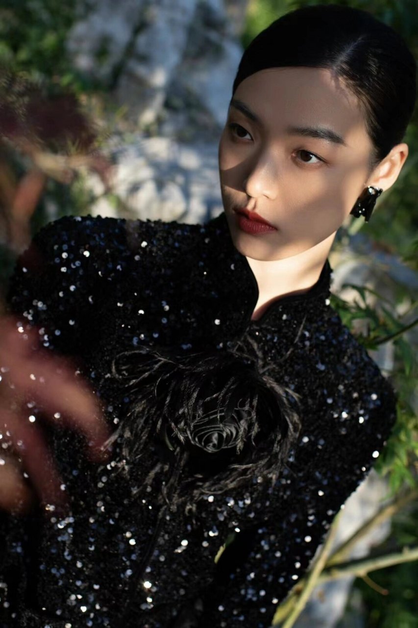 游天翼 in m essential 新中式改良珠绣旗袍 超模 游天翼 身着m