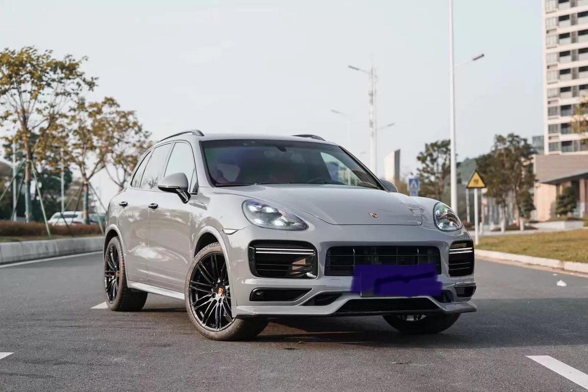 保时捷卡宴完美升级,改装turbos包围,新款大灯,15款尾灯.