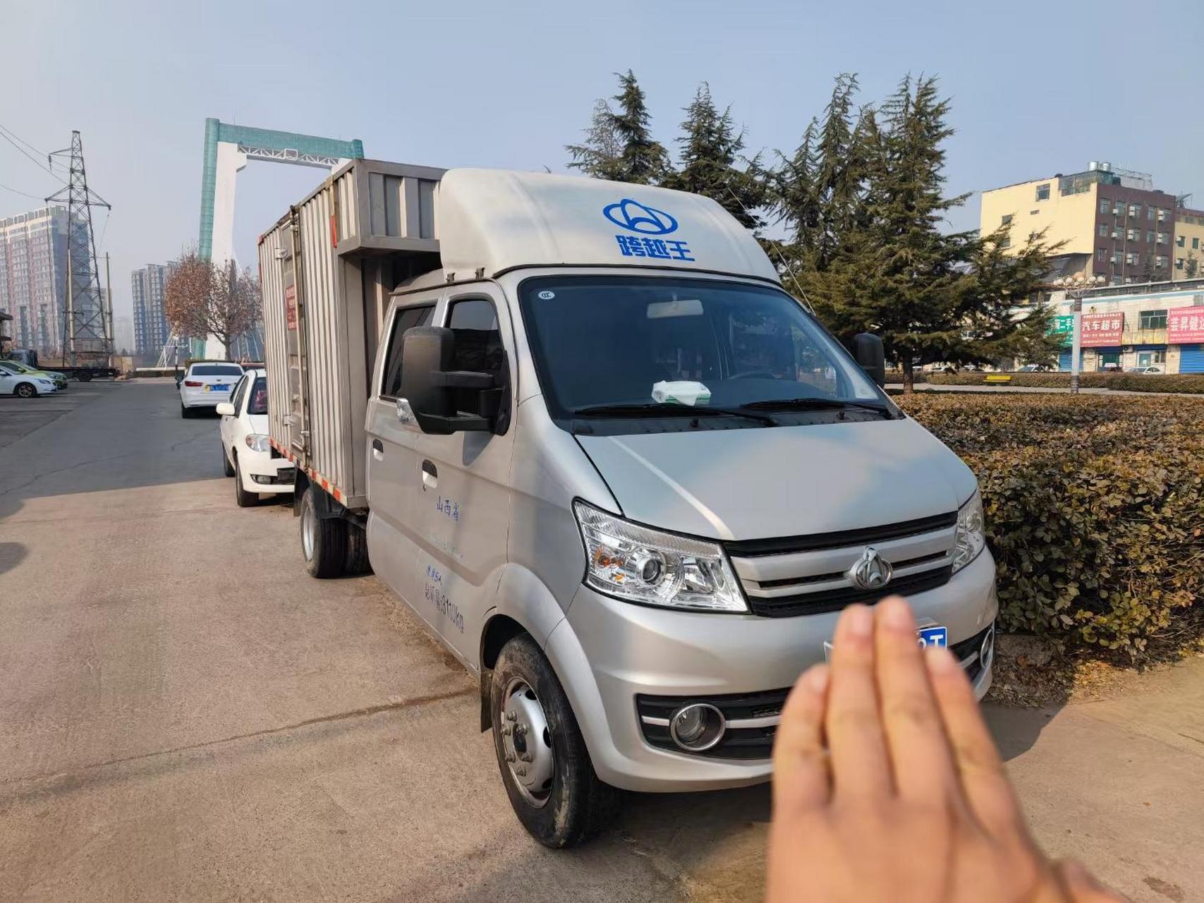 20年的长安双排箱货后双轮 整车尺寸长5米6 宽2米1 高2米35 箱货尺寸