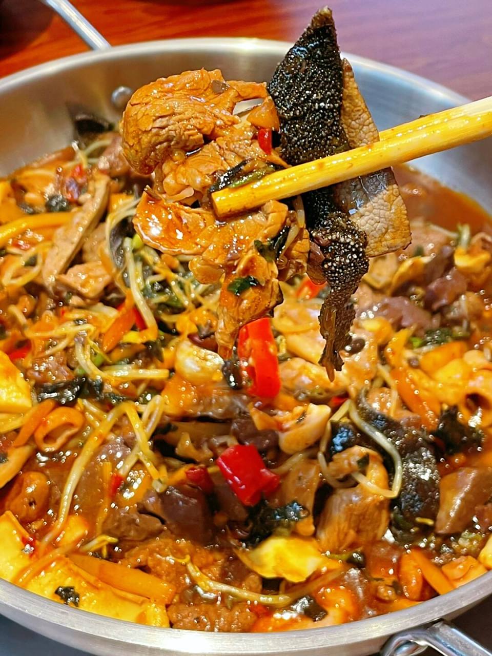 这家"捌零壹牛杂"是南宁口味榜前3喔,老友爆炒牛杂,猪杂,汤汁拌粉神器