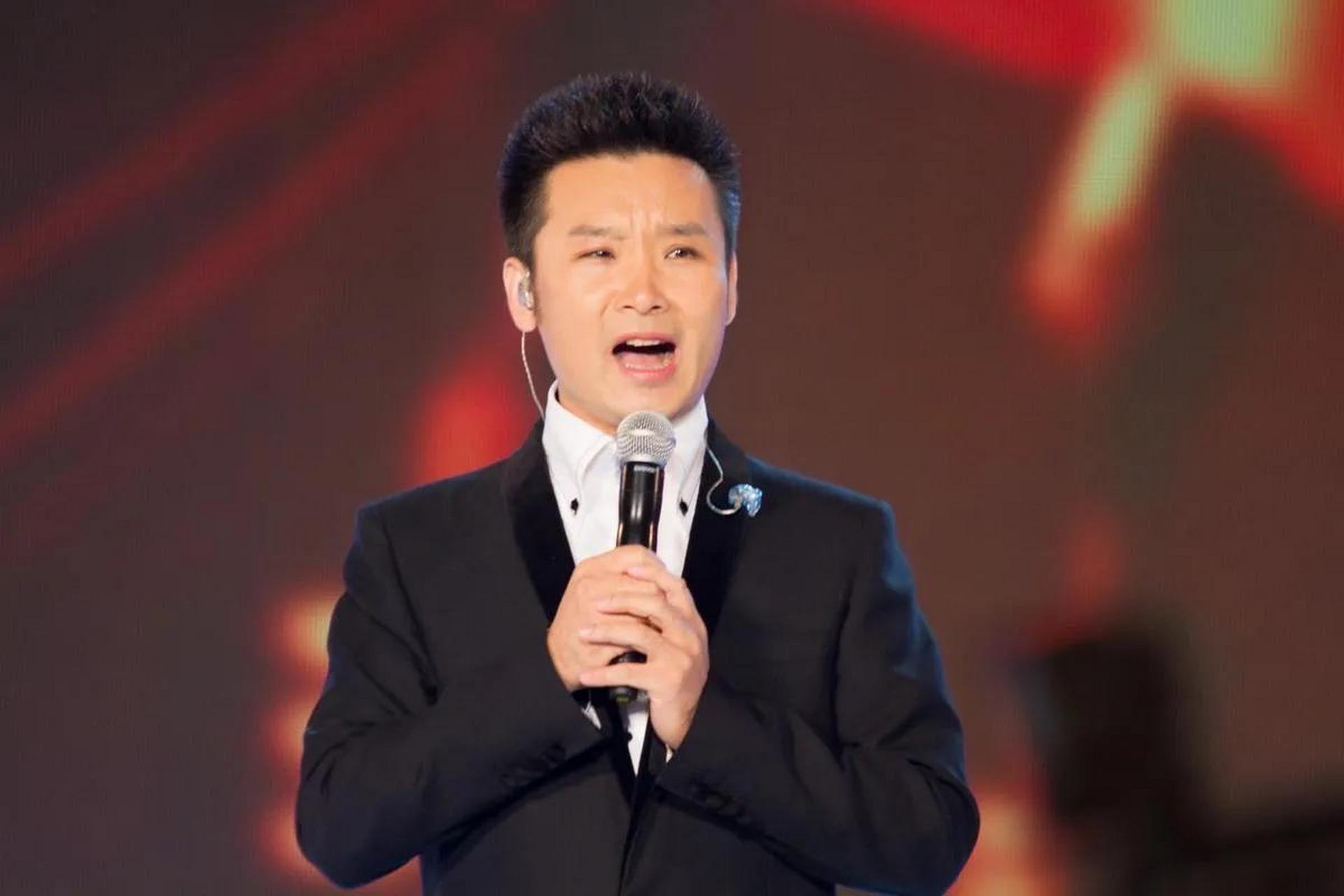 首先,刘和刚的音乐风格被认为缺乏创新和个性化.