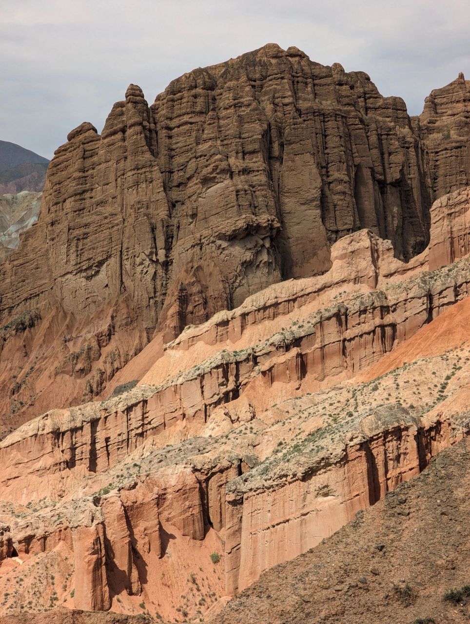 贵德国家地质公园 贵德国家地质公园 白垩纪至第三纪红色砂砾岩层 由
