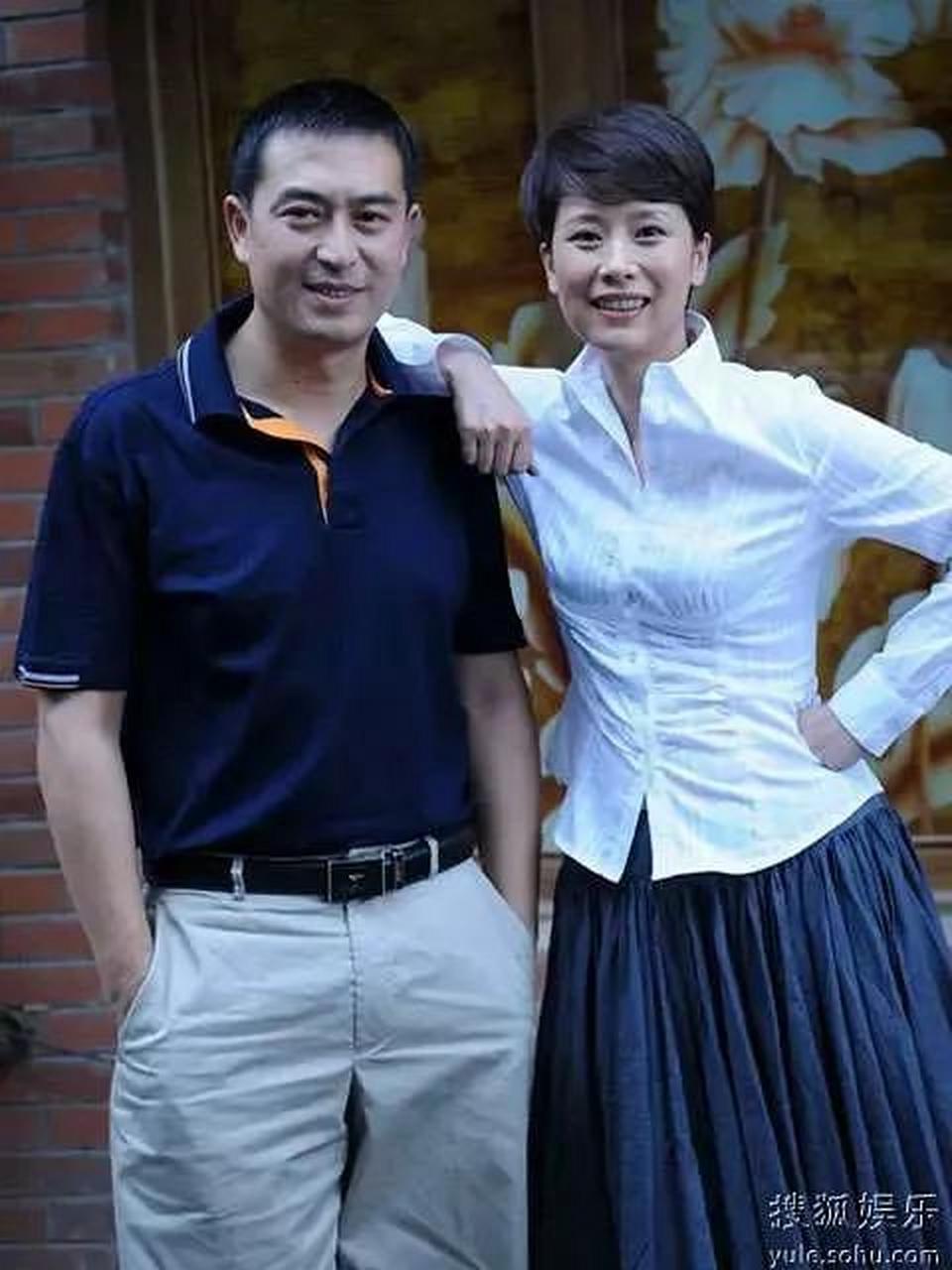 张嘉译1970年西安人,1m78,毕业于北京电影学院,演技好,人品好,人又