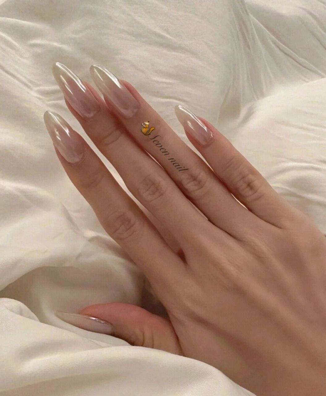 9715美甲|丝绸极光长甲温柔大气  	 巨温柔耐看 让澳白黯然失色款