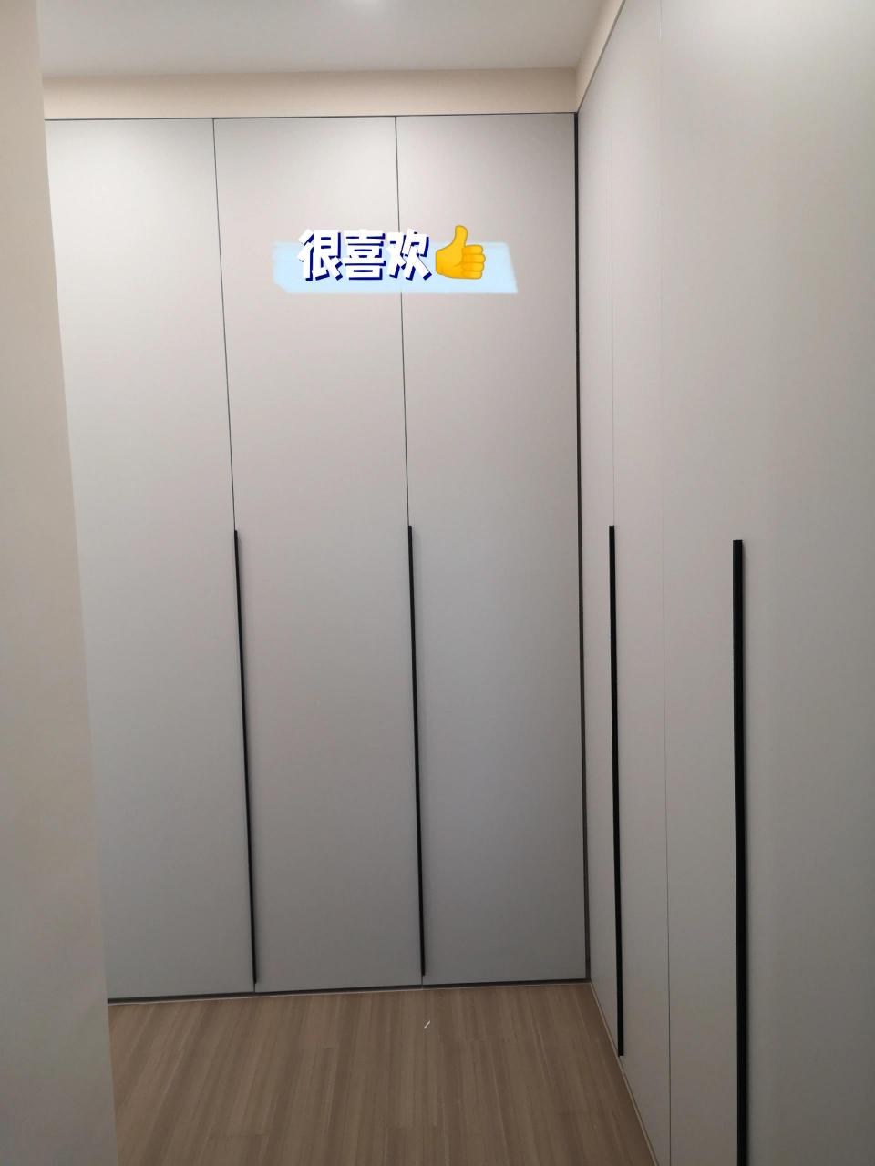 水晶灰pet肤感柜门 8215没有翻车的水晶灰,水晶灰搭配多乐士白