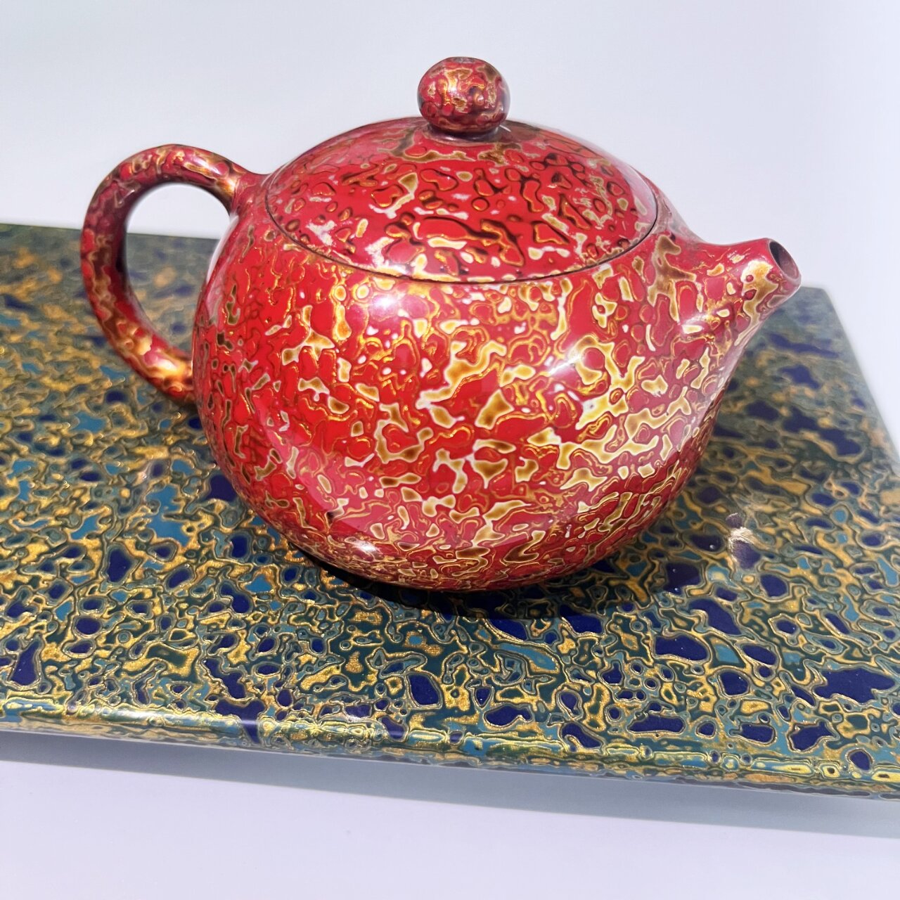 犀皮漆打捻 犀皮漆工艺早在唐宋时期就已出现了,这种工艺繁杂,需要