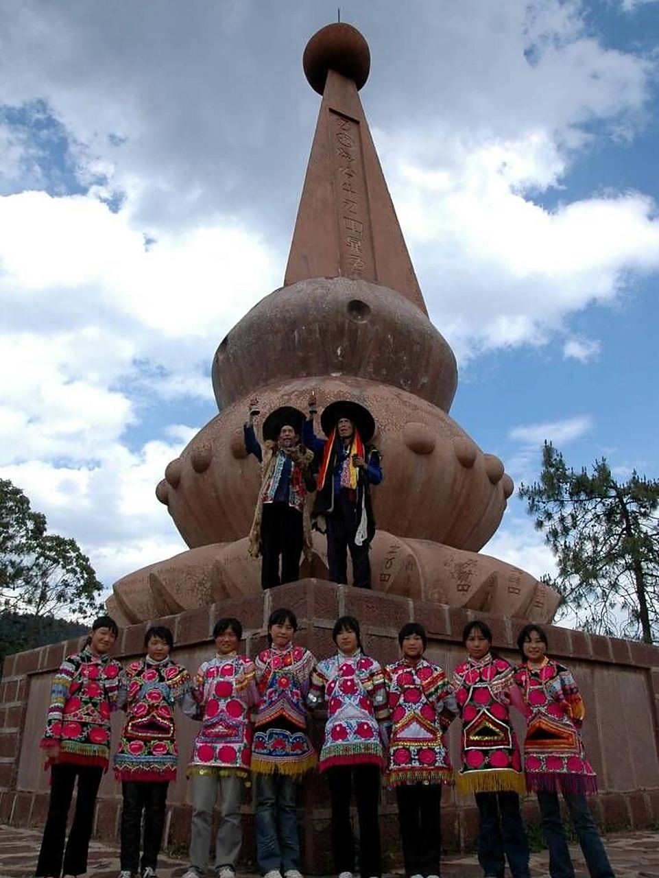 位于云南省大姚县境中部,是"中国彝族十八月太阳历"发祥地,昙华《彝剧