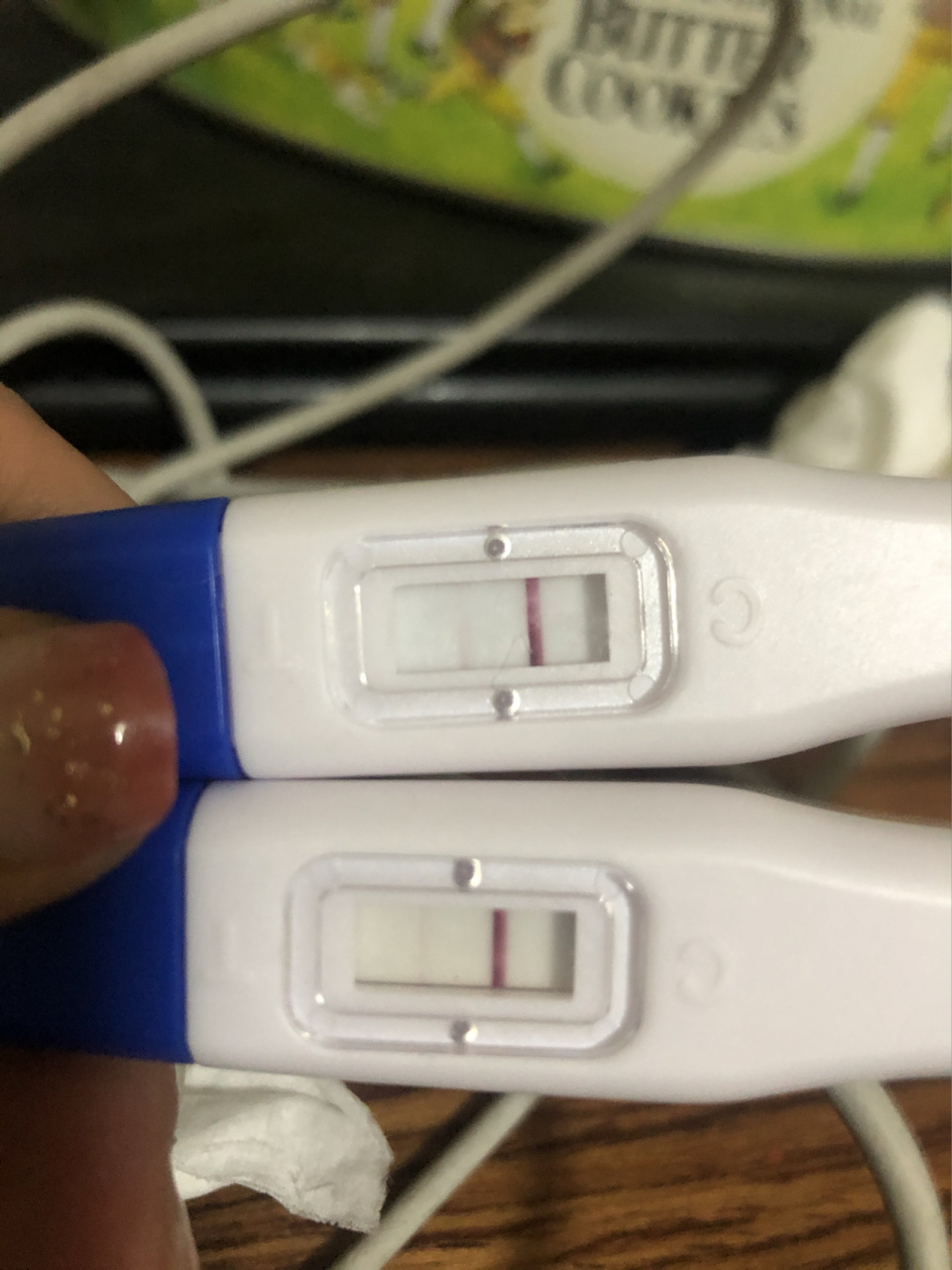 都是一深一浅 上次月经是1月25号来的,平时月经会推迟2