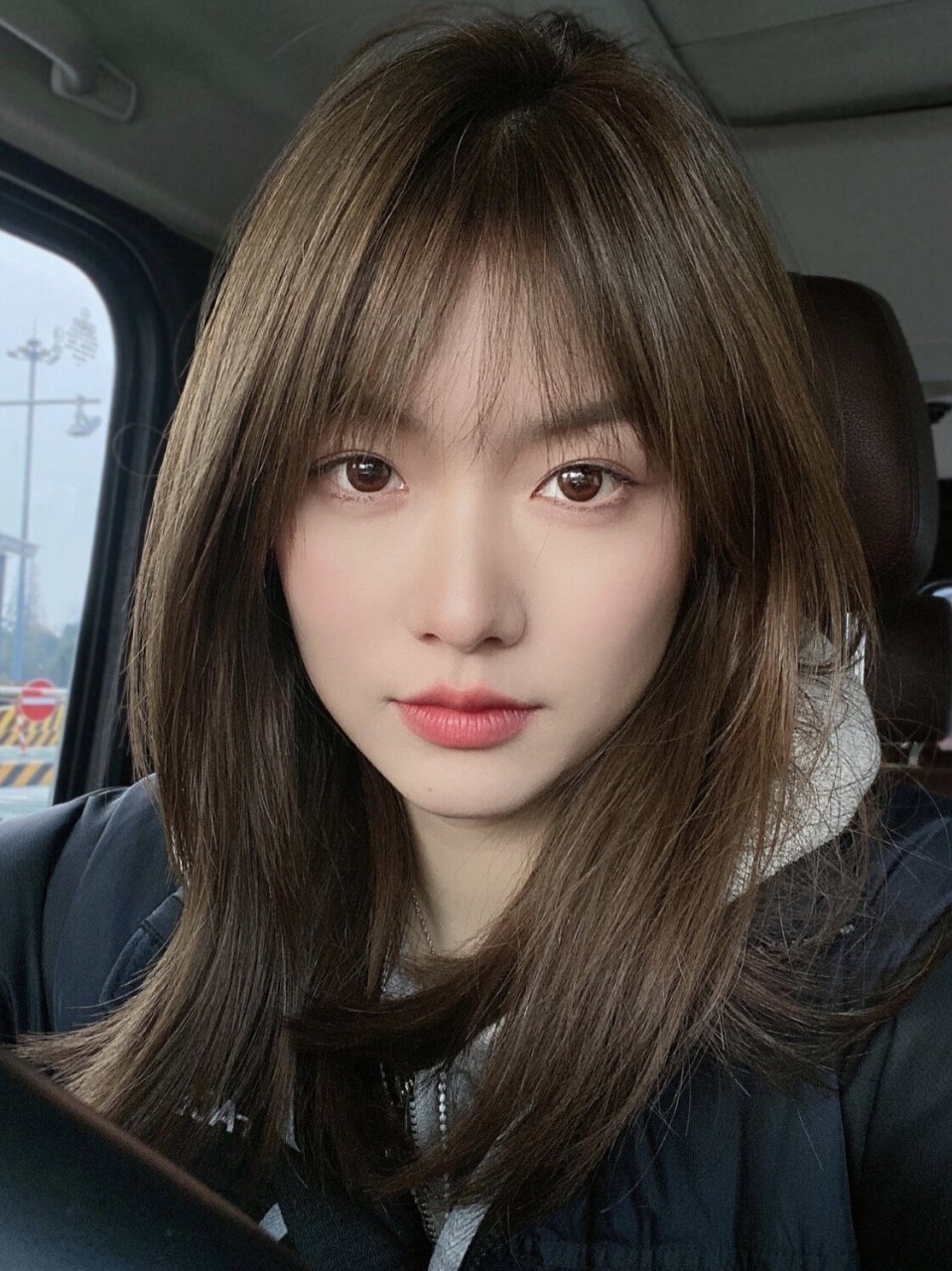 99蓬松免打理的女生中长发发型,齐肩锁骨发