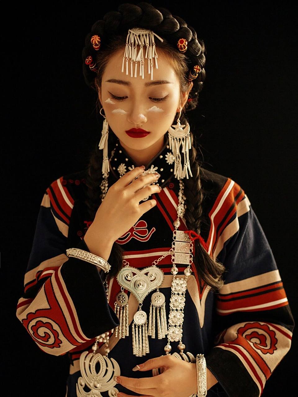 06彝族少女写真丨不同的风情民族文化之美 独特的彝族风少女写真