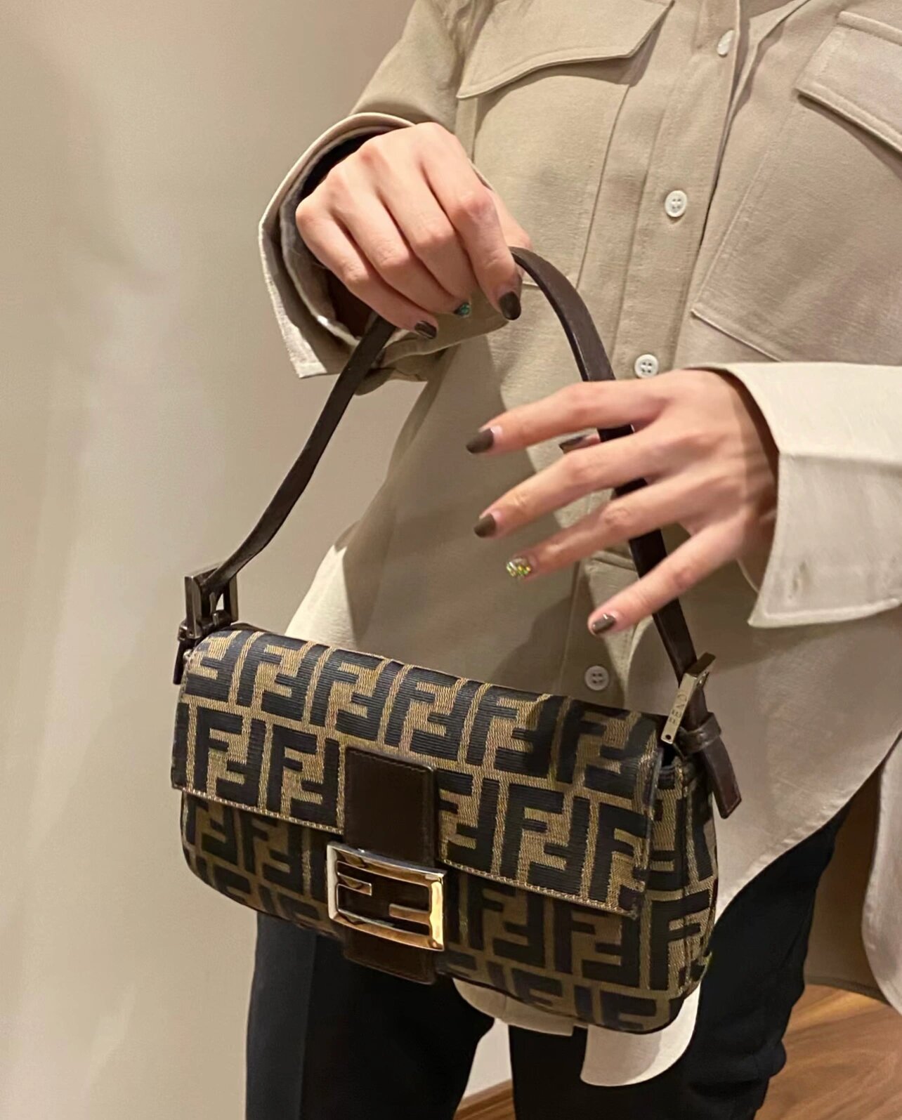 fendi|芬迪法棍包经典耐看时髦!