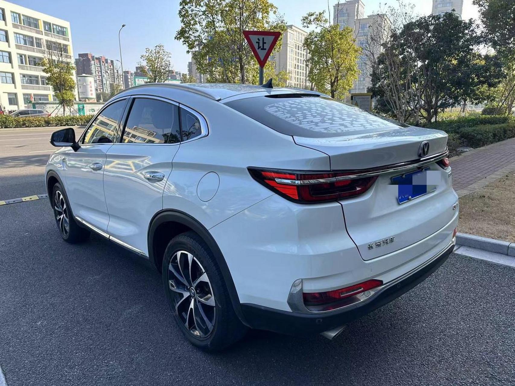 38万元    1.5   2020年4月车况原版,长安cs85,一手车1.