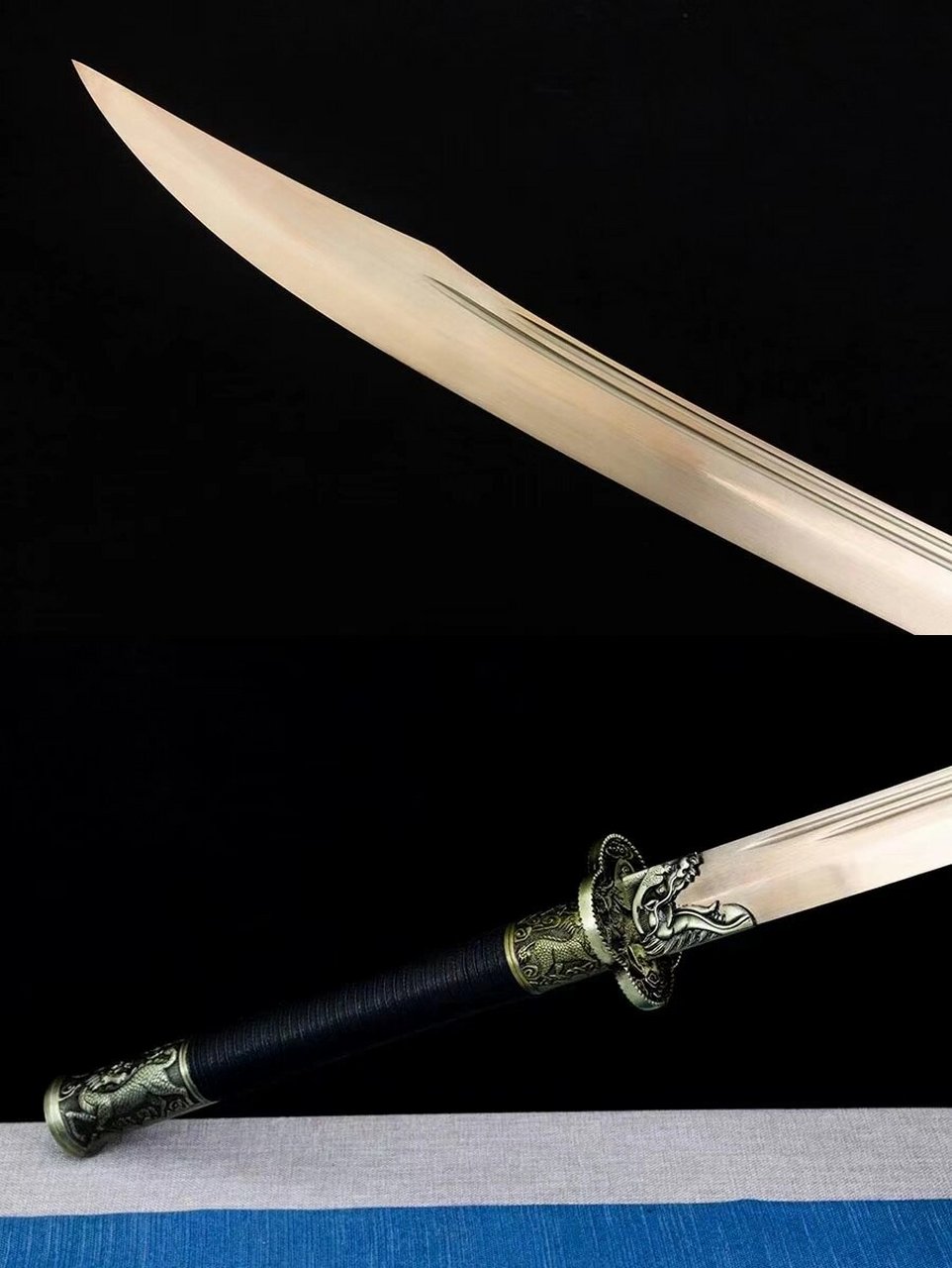 战麒麟牛尾刀 战麒麟牛尾刀-高性能锰钢烤金款 工艺:传承龙泉传统铸剑