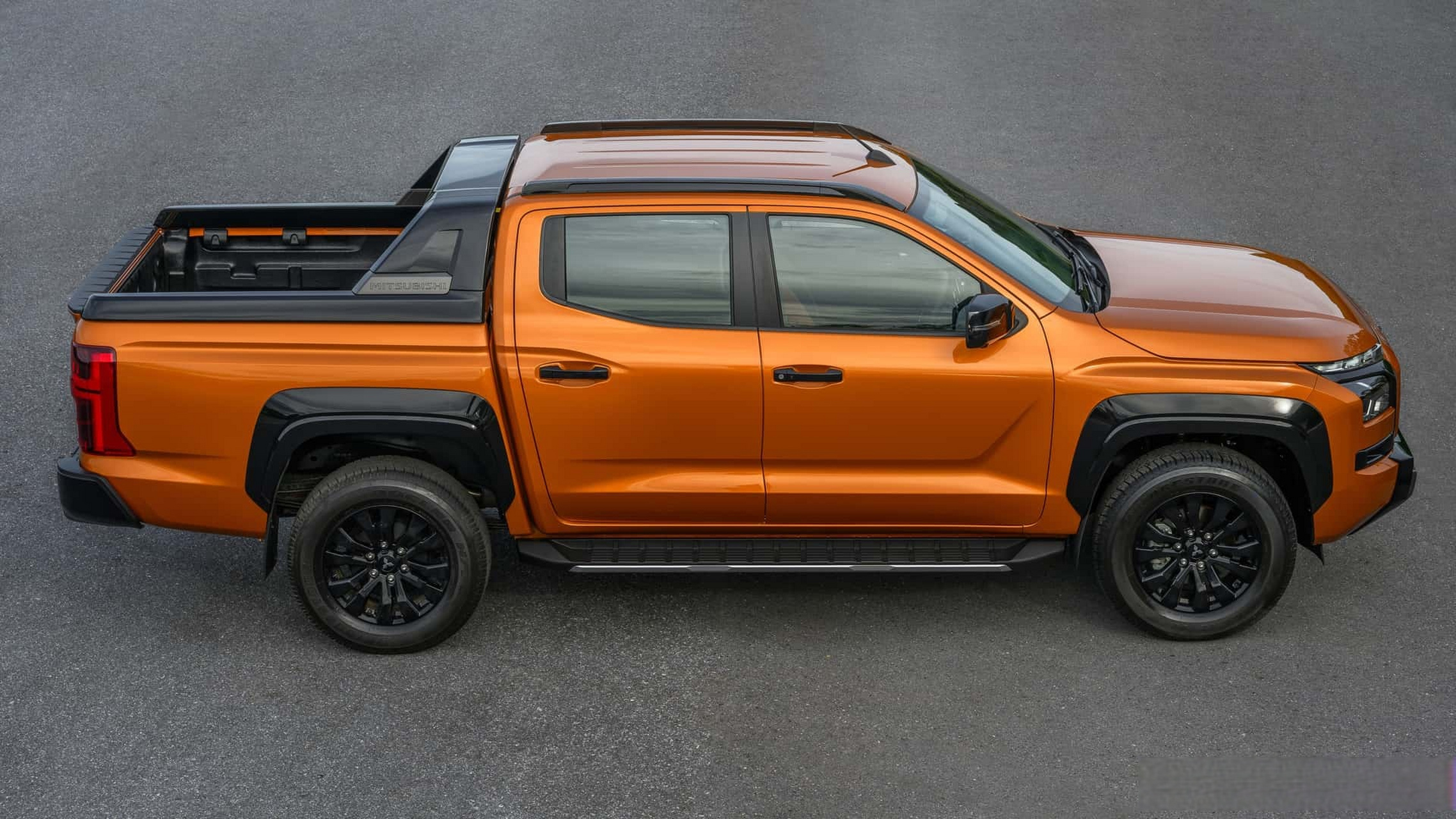 全新三菱l200 / triton皮卡发布,采用全新的设计语言,十分硬核.