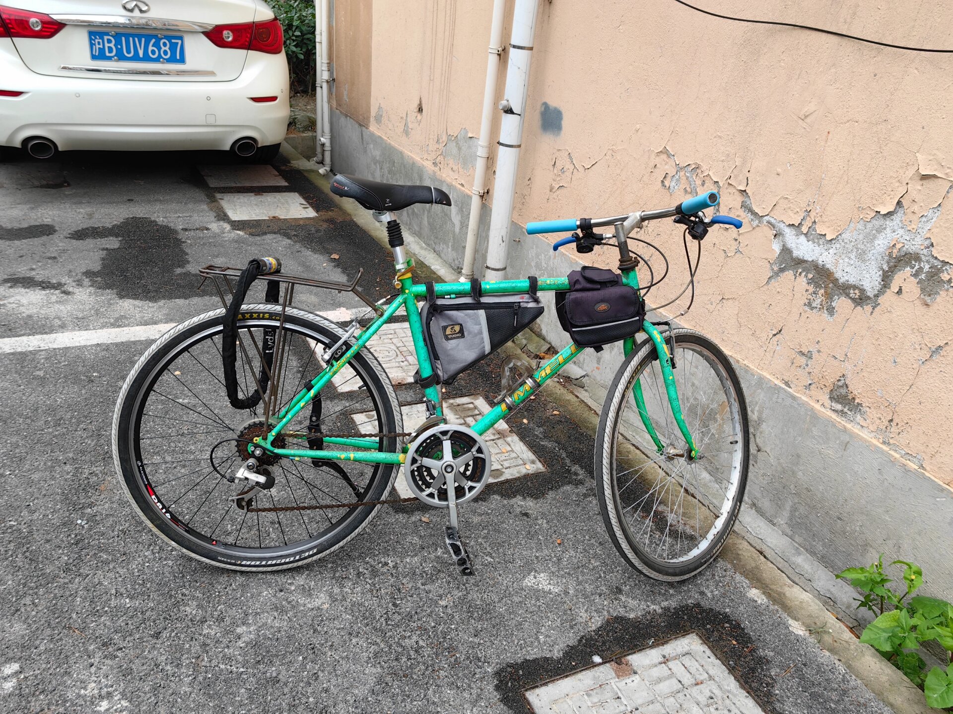 20块的阿米尼钢架山地车 楼下修车大爷那买的车架,20块,找了些破烂凑