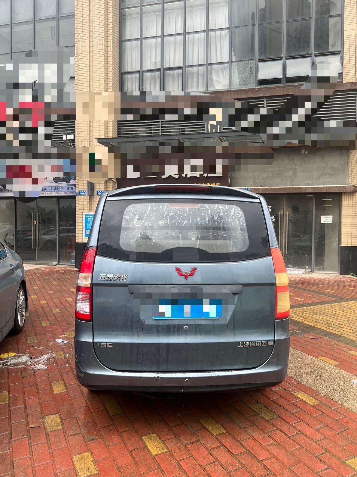 蓝色