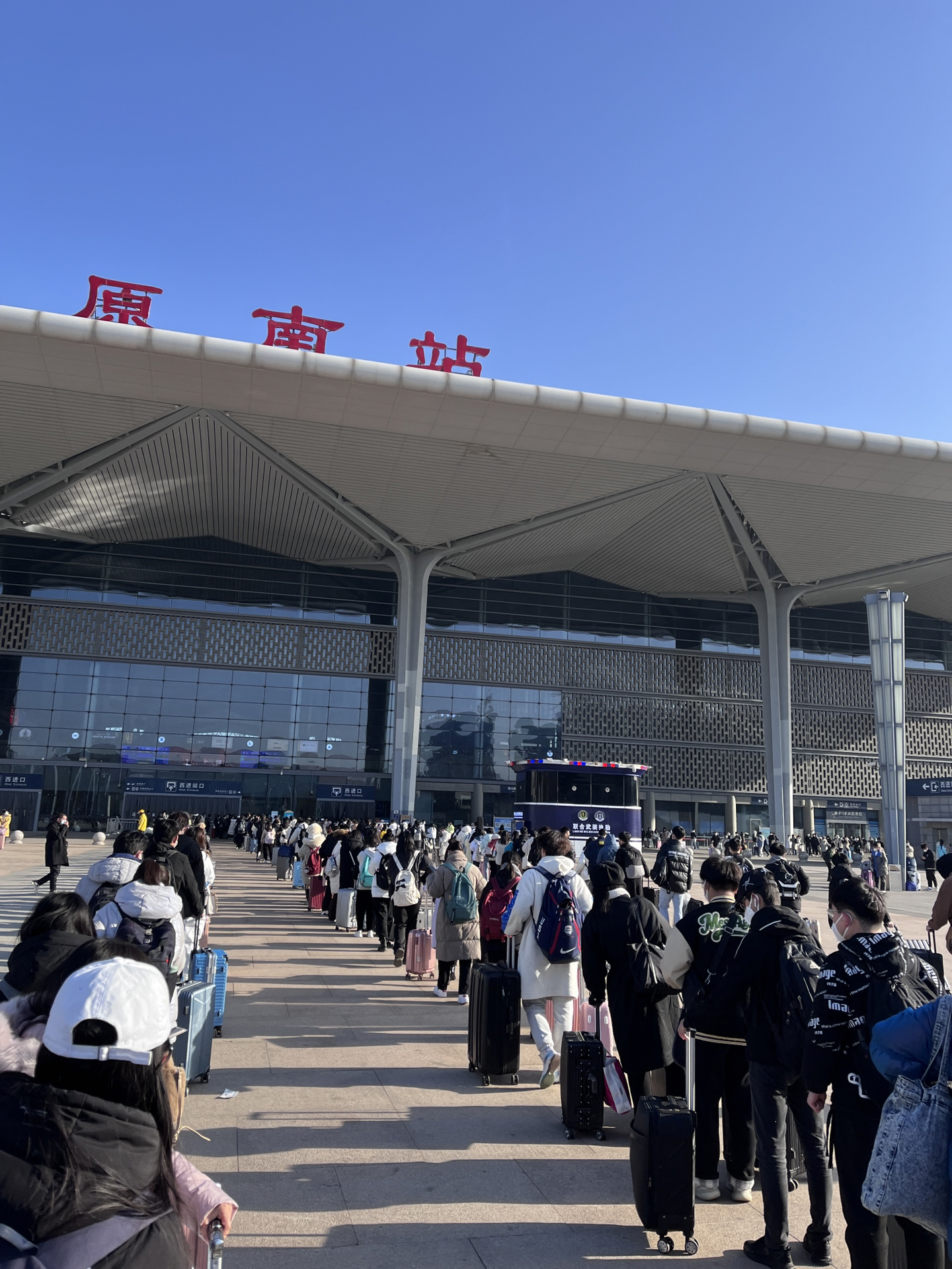 太原南站检票口图片