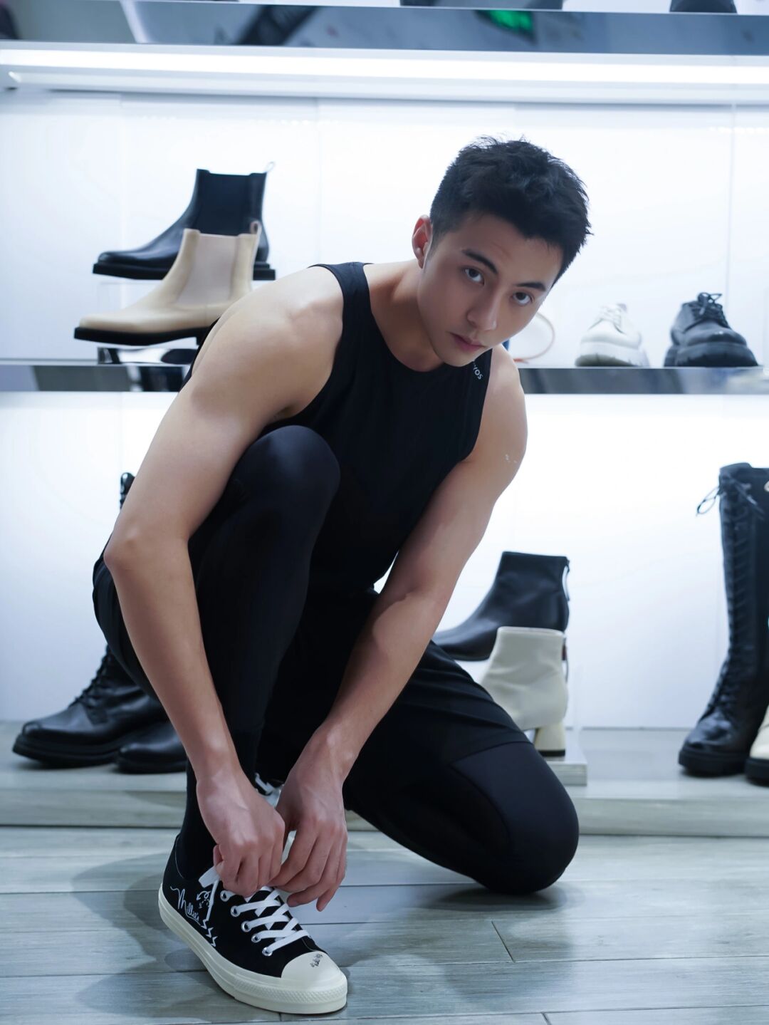 最近回了长沙,然后陪姐姐逛了一家主打女性鞋的一家店