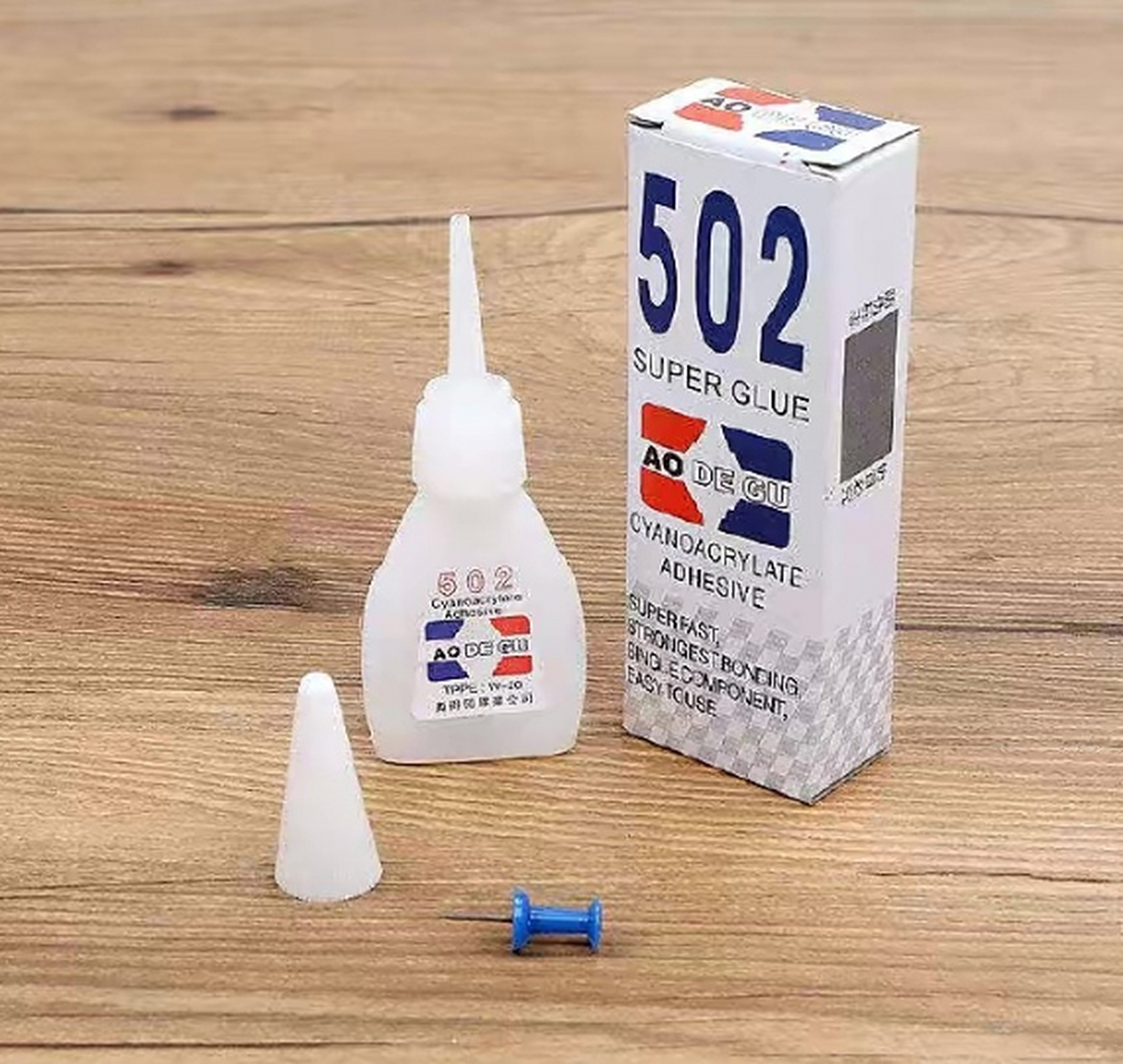 用502胶水的时候,如果不小心把502胶水沾在了手上,千万别硬撕,否则会