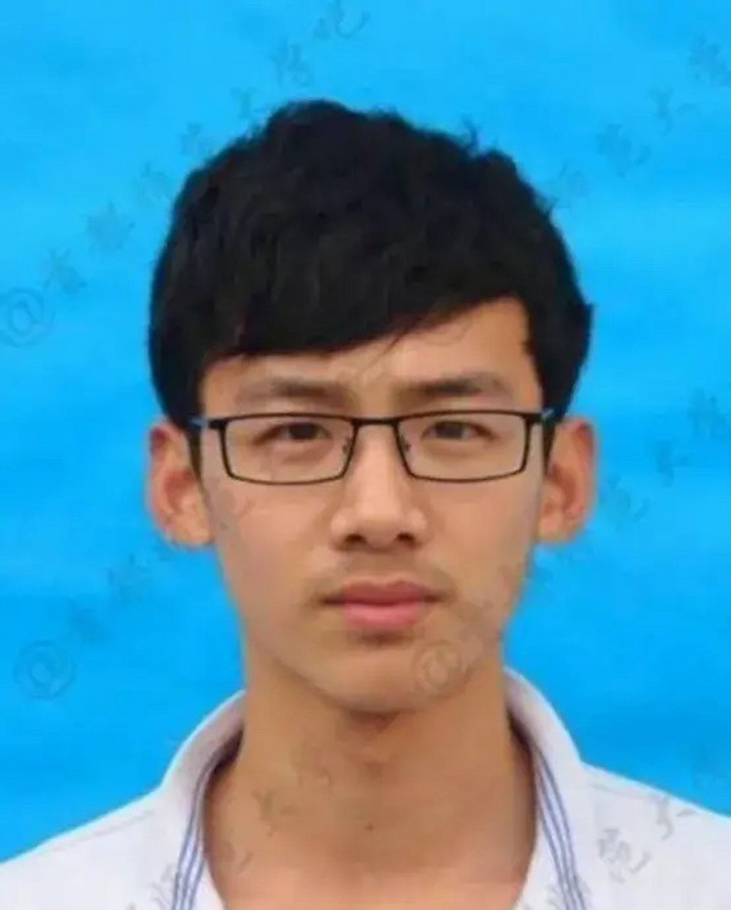 考古白敬亭旧照,五官和现在无差别,是纯天然帅哥[偷笑],还好进娱乐圈