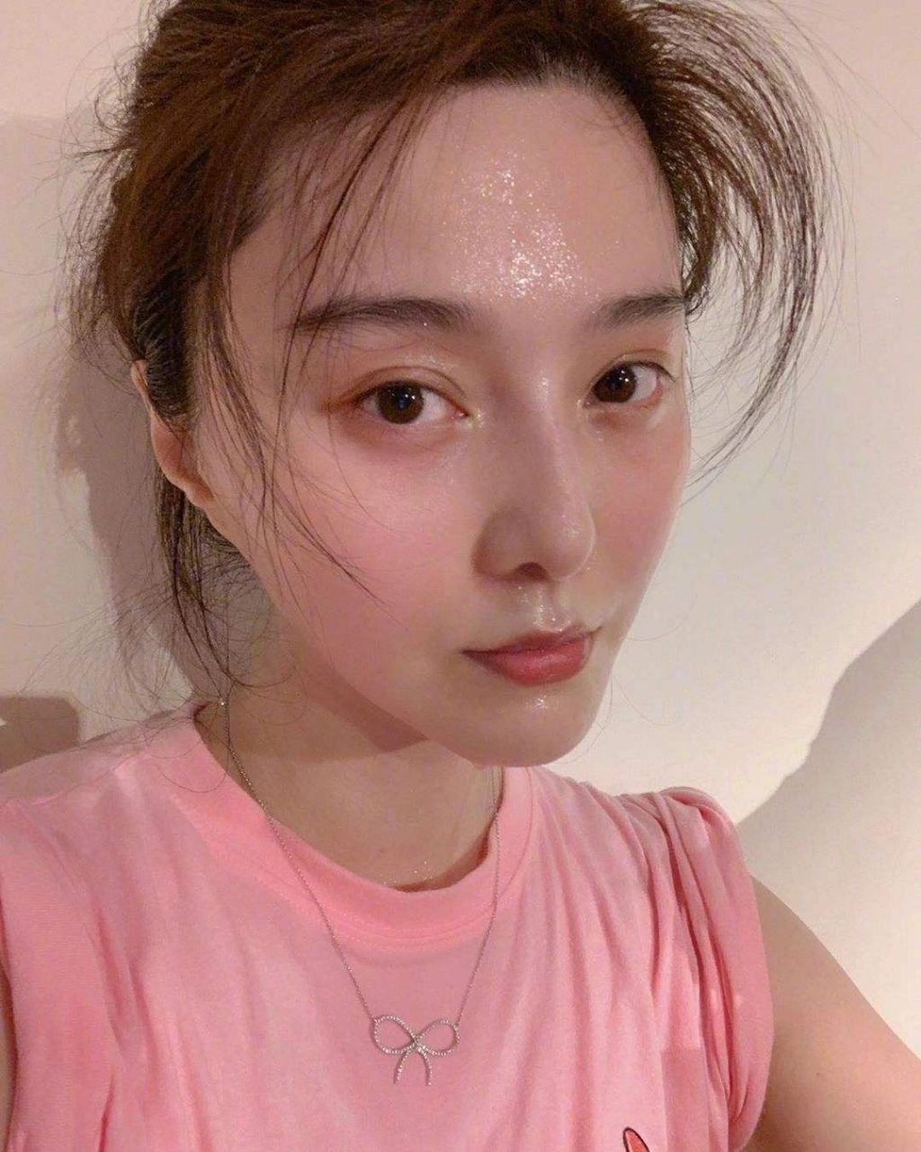 女星运动湿身照,就喜欢这种大汗淋漓的感觉 # 就喜欢