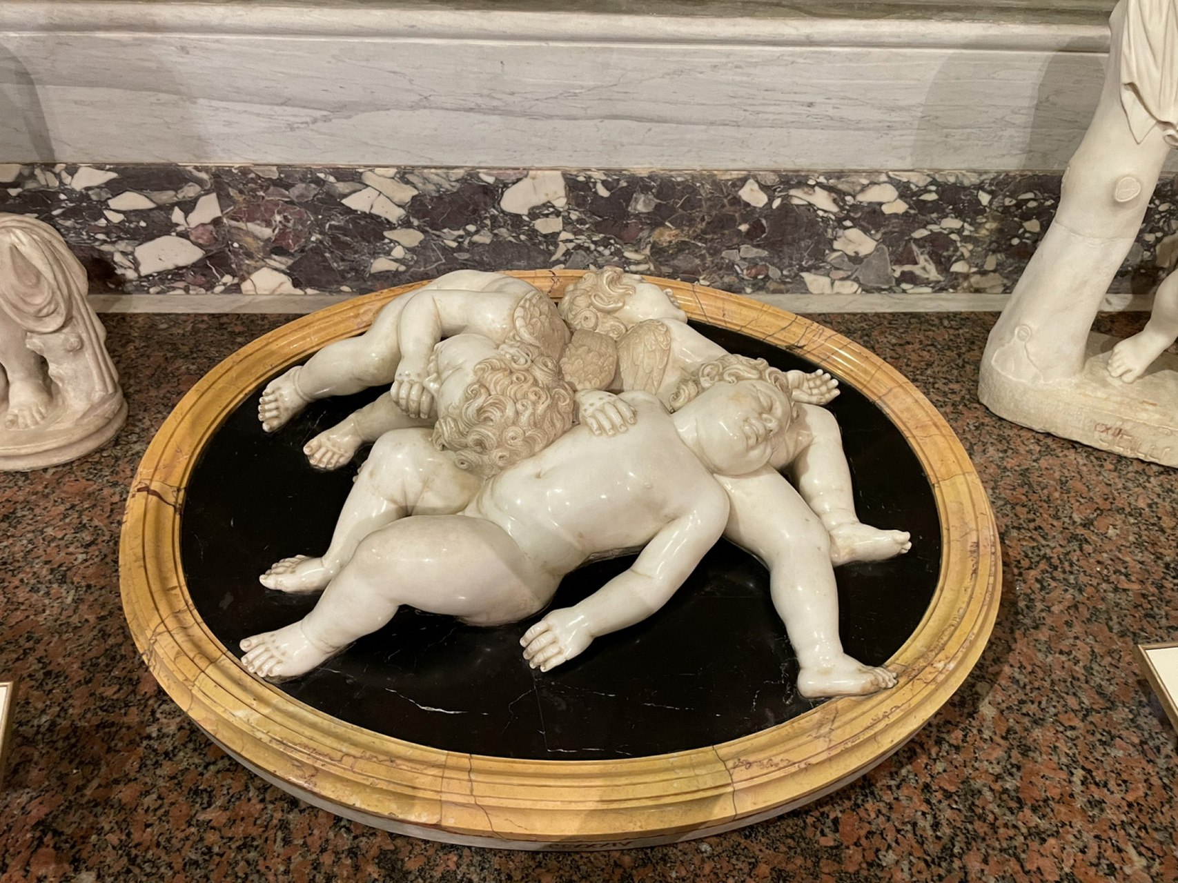 沉睡的小天使们 #雕塑分享家# 拍于罗马博尔盖塞博物馆 #意大利